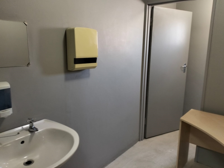 To Let Commercial Property for Rent in Rosenpark Western Cape